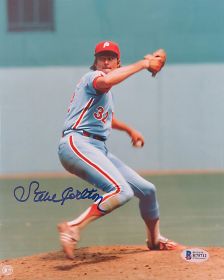 Steve Carlton Signed Philadelphia Phillies Pitching Action Photo (Beckett)