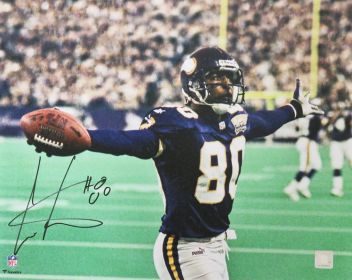 Cris Carter Signed Vikings Arms Out Celebration Holding Football Photo (16x20)